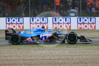 World © Octane Photographic Ltd. Formula 1 – Emilia Romagna Grand Prix – Imola, Italy. Friday 24th April 2022 Race. BWT Alpine F1 Team A522 - Fernando Alonso with damaged sidepod.