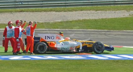 World © Octane Photographic Ltd. Italian GP, Monza, Formula 1 Practice 2. Friday 12th September 2008. Nelson Piquet Jr., ING Renault F1 Team R28. Digital Ref : 0843cb40d0006