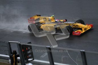 © Octane Photographic 2010. 2010 F1 Belgian Grand Prix, Friday August 27th 2010. Renault R30 - Vitaly Petrov. Digital Ref : LW7D0119