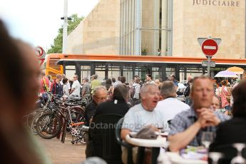 2010 Le Mans 24 Hour (24 Heures du Mans), 11th June 2010. Drivers' parade crowd. Digital ref : CB1D2233