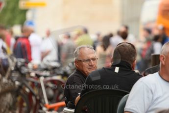 2010 Le Mans 24 Hour (24 Heures du Mans), 11th June 2010. Drivers' parade crowd. Digital ref : CB1D2235