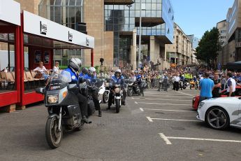 2010 Le Mans 24 Hour (24 Heures du Mans), 11th June 2010. Drivers' parade crowds. Digital ref : CB5D3150