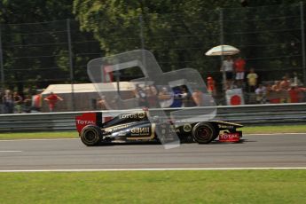 © Octane Photographic Ltd. 2011. Formula 1 World Championship – Italy – Monza – 11th September 2011 Bruno Senna's Renault R31 under heavy braking – Race – Digital Ref :  0177CB7D8092