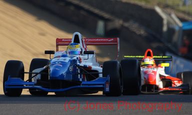 Oliver Rowland (44) and Alex Lynn (36), Brands Hatch, Formula Renault, 01/10/2011