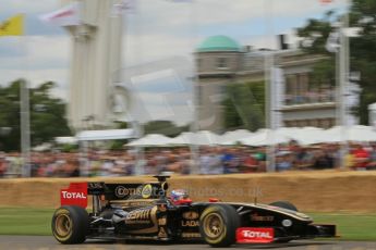 © Octane Photographic 2011. Goodwood Festival of Speed, Friday 1st July 2011. Renault R30 - Vilaty Petrov. Digital Ref : 0097LW7D8655