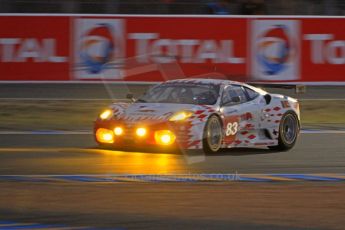 © Octane Photographic 2011. Le Mans night qualifying 9th June 2011. La Sarthe, France. Digital Ref : 0077CB7D0587