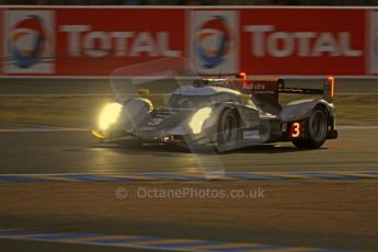 © Octane Photographic 2011. Le Mans night qualifying 9th June 2011. La Sarthe, France. Digital Ref : 0077CB7D0630