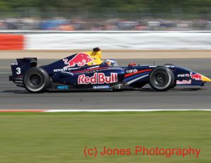 © Jones Photography 2011. World Series Renault – Silverstone, Sunday 21st August 2011. Formula Renault 3.5. Daniel Ricciardo - ISR. Digital Reference 0154DSC04775