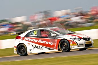© Octane Photographic Ltd./Chris Enion. British Touring Car Championship – Round 6, Snetterton, Sunday 12th August 2012. Race 2. Gordon Shedden - Honda Yuasa Racing Team, Honda Civic. Digital Ref : 0456ce1d0003