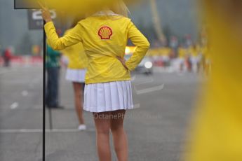 World © Octane Photographic Ltd. F1 Belgian GP - Spa-Francorchamps, Sunday 25th August 2013 - Race Build up. The Shell grid girls waiting for the pack to form up. Digital Ref : 0797cb7d3194