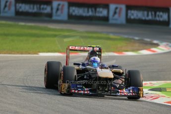 orld © Octane Photographic Ltd. F1 Italian GP - Monza, Friday 6th September 2013 - Practice 1. Scuderia Toro Rosso STR 8 - Daniel Ricciardo. Digital Ref : 0811lw1d1419