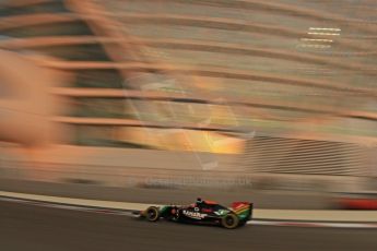 World © Octane Photographic Ltd. Friday 21st November 2014. Abu Dhabi Grand Prix - Yas Marina Circuit - Formula 1 Practice 2. Sahara Force India VJM07 – Nico Hulkenburg. Digital Ref : 1161CB7D8038