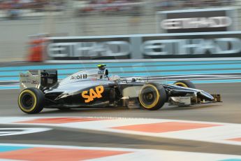 World © Octane Photographic Ltd. 2014 Formula 1 Abu Dhabi Grand Prix, F1 Qualifying, Saturday 22nd November 2014. McLaren Mercedes MP4/29 – Kevin Magnussen. Digital Ref : 1166CB1D8240