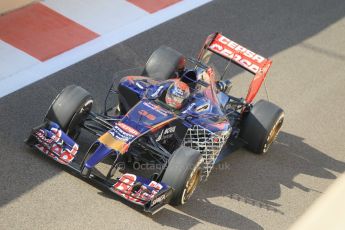 World © Octane Photographic Ltd. Tuesday 25th November 2014. Abu Dhabi Testing - Yas Marina Circuit. Scuderia Toro Rosso STR9 – Max Verstappen. Digital Ref: 1174CB1D8028