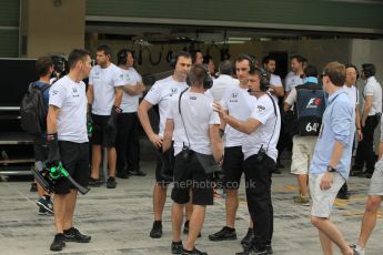 World © Octane Photographic Ltd. Tuesday 25th November 2014. Abu Dhabi Testing - Yas Marina Circuit. McLaren Honda personnel. Digital Ref: 1174CB1D8558