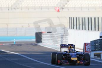 World © Octane Photographic Ltd. Wednesday 26th  November 2014. Abu Dhabi Testing - Yas Marina Circuit. Infiniti Red Bull Racing RB10 – Daniel Ricciardo. Digital Ref: 1175LB1D8562