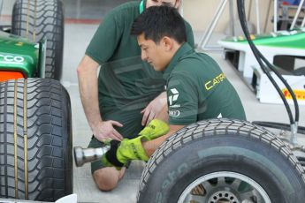 World © Octane Photographic Ltd. 2014 Formula 1 Abu Dhabi Grand Prix, GP2 setup, Thursday 20th November 2014. Rio Haryanto wheel change - EQ8 Caterham Racing. Digital Ref : 1156CB1D5049