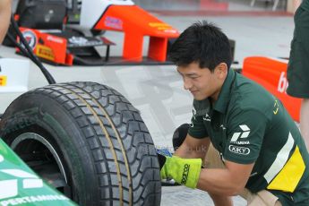 World © Octane Photographic Ltd. 2014 Formula 1 Abu Dhabi Grand Prix, GP2 setup, Thursday 20th November 2014. Rio Haryanto wheel change - EQ8 Caterham Racing. Digital Ref : 1156CB1D5114