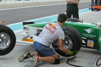 World © Octane Photographic Ltd. 2014 Formula 1 Abu Dhabi Grand Prix, GP2 setup, Thursday 20th November 2014. Pierre Gasly wheel change - EQ8 Caterham Racing. Digital Ref : 1156CB1D5139
