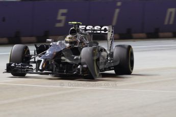 World © Octane Photographic Ltd. Friday 19th September 2014, Singapore Grand Prix, Marina Bay. - Formula 1 Practice 2. McLaren Mercedes MP4/29 – Kevin Magnussen. Digital Ref: