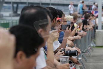 World © Octane Photographic Ltd. Saturday 20th September 2014, Singapore Grand Prix, Marina Bay. - Formula 1 Practice 3. Fans get close to the action here in Singapore. Digital Ref: