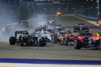 World © Octane Photographic Ltd. Sunday 21st September 2014, Singapore Grand Prix, Marina Bay. - Formula 1 Race start lap 1. Digital Ref: 1127LB1D3253