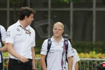 World © Octane Photographic Ltd. Saturday 20th September 2014, Singapore Grand Prix, Marina Bay. - Formula 1 Paddock. Mercedes AMG Petronas - Toto Wolff and Williams Martini Racing FW36 – Valtteri Bottas. Digital Ref: 1122CB1D8335