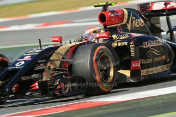World © Octane Photographic Ltd. Friday 9th May 2014. Circuit de Catalunya - Spain - Formula 1 Practice 1 pitlane. Lotus F1 Team E22 – Pastor Maldonado. Digital Ref: