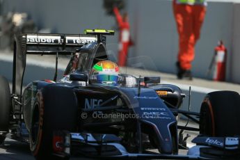 World © Octane Photographic Ltd. Friday 9th May 2014. Circuit de Catalunya - Spain - Formula 1 Practice 2 pitlane. Sauber C33 - Esteban Gutierrez. Digital Ref: