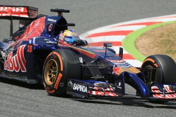 World © Octane Photographic Ltd. Saturday 10th May 2014. Circuit de Catalunya - Spain - Formula 1 Qualifying. Scuderia Toro Rosso STR9 - Jean-Eric Vergne. Digital Ref: 0936lb1d7580