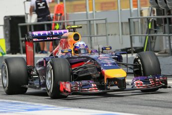 World © Octane Photographic Ltd. Saturday 10th May 2014. Circuit de Catalunya - Spain - Formula 1 Qualifying. Infiniti Red Bull Racing RB10 – Daniel Ricciardo. Digital Ref: 0936lb1d7977