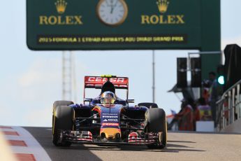 World © Octane Photographic Ltd. Scuderia Toro Rosso STR10 – Carlos Sainz Jnr. Friday 27th November 2015, F1 Abu Dhabi Grand Prix, Practice 1, Yas Marina. Digital Ref: 1477CB1L5004