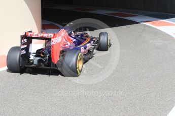World © Octane Photographic Ltd. Scuderia Toro Rosso STR10 – Max Verstappen. Friday 27th November 2015, F1 Abu Dhabi Grand Prix, Practice 1, Yas Marina. Digital Ref: 1477CB7D1682