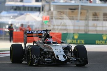 World © Octane Photographic Ltd. Sahara Force India VJM08B – Nico Hulkenberg. Friday 27th November 2015, F1 Abu Dhabi Grand Prix, Practice 1, Yas Marina. Digital Ref: 1477LB1D6760