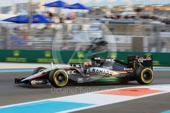 World © Octane Photographic Ltd. Sahara Force India VJM08B – Nico Hulkenberg. Friday 27th November 2015, F1 Abu Dhabi Grand Prix, Practice 2, Yas Marina. Digital Ref: 1478CB1L5744