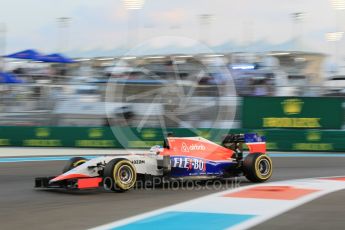 World © Octane Photographic Ltd. Manor Marussia F1 Team MR03B – William Stevens. Friday 27th November 2015, F1 Abu Dhabi Grand Prix, Practice 2, Yas Marina. Digital Ref: 1478CB1L5775