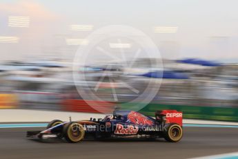 World © Octane Photographic Ltd. Scuderia Toro Rosso STR10 – Max Verstappen. Friday 27th November 2015, F1 Abu Dhabi Grand Prix, Practice 2, Yas Marina. Digital Ref: 1478CB7D1867