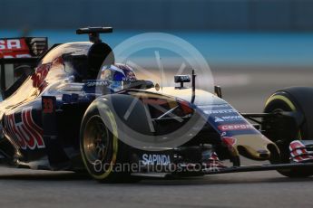 World © Octane Photographic Ltd. Scuderia Toro Rosso STR10 – Max Verstappen. Friday 27th November 2015, F1 Abu Dhabi Grand Prix, Practice 2, Yas Marina. Digital Ref: 1478LB1D7048