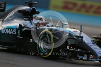 World © Octane Photographic Ltd. Mercedes AMG Petronas F1 W06 Hybrid – Lewis Hamilton. Friday 27th November 2015, F1 Abu Dhabi Grand Prix, Practice 2, Yas Marina. Digital Ref: 1478LB1D7121