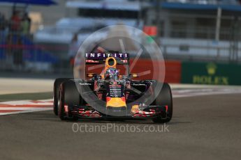 World © Octane Photographic Ltd. Infiniti Red Bull Racing RB11 – Daniel Ricciardo. Friday 27th November 2015, F1 Abu Dhabi Grand Prix, Practice 2, Yas Marina. Digital Ref: 1478LB1D7316