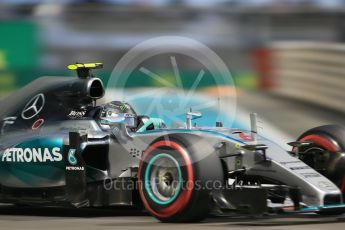 World © Octane Photographic Ltd. Mercedes AMG Petronas F1 W06 Hybrid – Nico Rosberg. Friday 27th November 2015, F1 Abu Dhabi Grand Prix, Practice 2, Yas Marina. Digital Ref: 1478LB1D7370