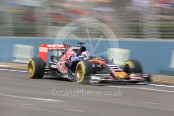 World © Octane Photographic Ltd. Scuderia Toro Rosso STR10 – Max Verstappen. Friday 18th September 2015, F1 Singapore Grand Prix Practice 1, Marina Bay. Digital Ref: