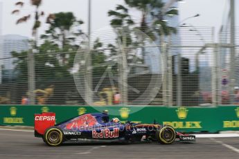 World © Octane Photographic Ltd. Scuderia Toro Rosso STR10 – Carlos Sainz Jnr. Friday 18th September 2015, F1 Singapore Grand Prix Practice 1, Marina Bay. Digital Ref: