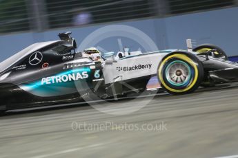 World © Octane Photographic Ltd. Mercedes AMG Petronas F1 W06 Hybrid – Lewis Hamilton. Friday 18th September 2015, F1 Singapore Grand Prix Practice 2, Marina Bay. Digital Ref: 1429CB5D0268
