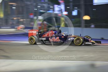 World © Octane Photographic Ltd. Scuderia Toro Rosso STR10 – Max Verstappen. Friday 18th September 2015, F1 Singapore Grand Prix Practice 2, Marina Bay. Digital Ref: 1429CB5D0294