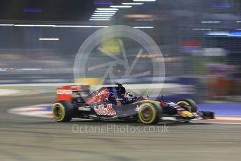 World © Octane Photographic Ltd. Scuderia Toro Rosso STR10 – Max Verstappen. Friday 18th September 2015, F1 Singapore Grand Prix Practice 2, Marina Bay. Digital Ref: 1429CB5D0344