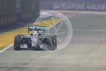 World © Octane Photographic Ltd. Mercedes AMG Petronas F1 W06 Hybrid – Lewis Hamilton. Friday 18th September 2015, F1 Singapore Grand Prix Practice 2, Marina Bay. Digital Ref: 1429CB7D0815