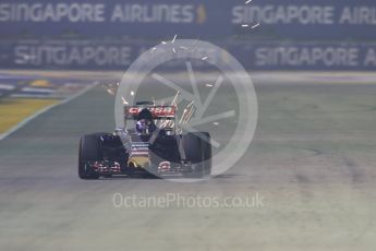 World © Octane Photographic Ltd. Scuderia Toro Rosso STR10 – Max Verstappen. Friday 18th September 2015, F1 Singapore Grand Prix Practice 2, Marina Bay. Digital Ref: 1429CB7D1027