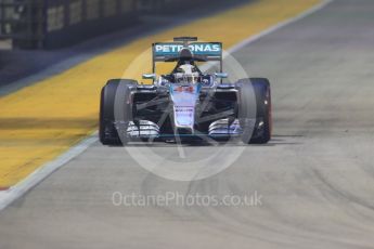 World © Octane Photographic Ltd. Mercedes AMG Petronas F1 W06 Hybrid – Lewis Hamilton. Friday 18th September 2015, F1 Singapore Grand Prix Practice 2, Marina Bay. Digital Ref: 1429CB7D1086