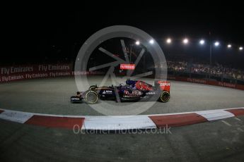 World © Octane Photographic Ltd. Scuderia Toro Rosso STR10 – Max Verstappen. Friday 18th September 2015, F1 Singapore Grand Prix Practice 2, Marina Bay. Digital Ref: 1429LB1D6288